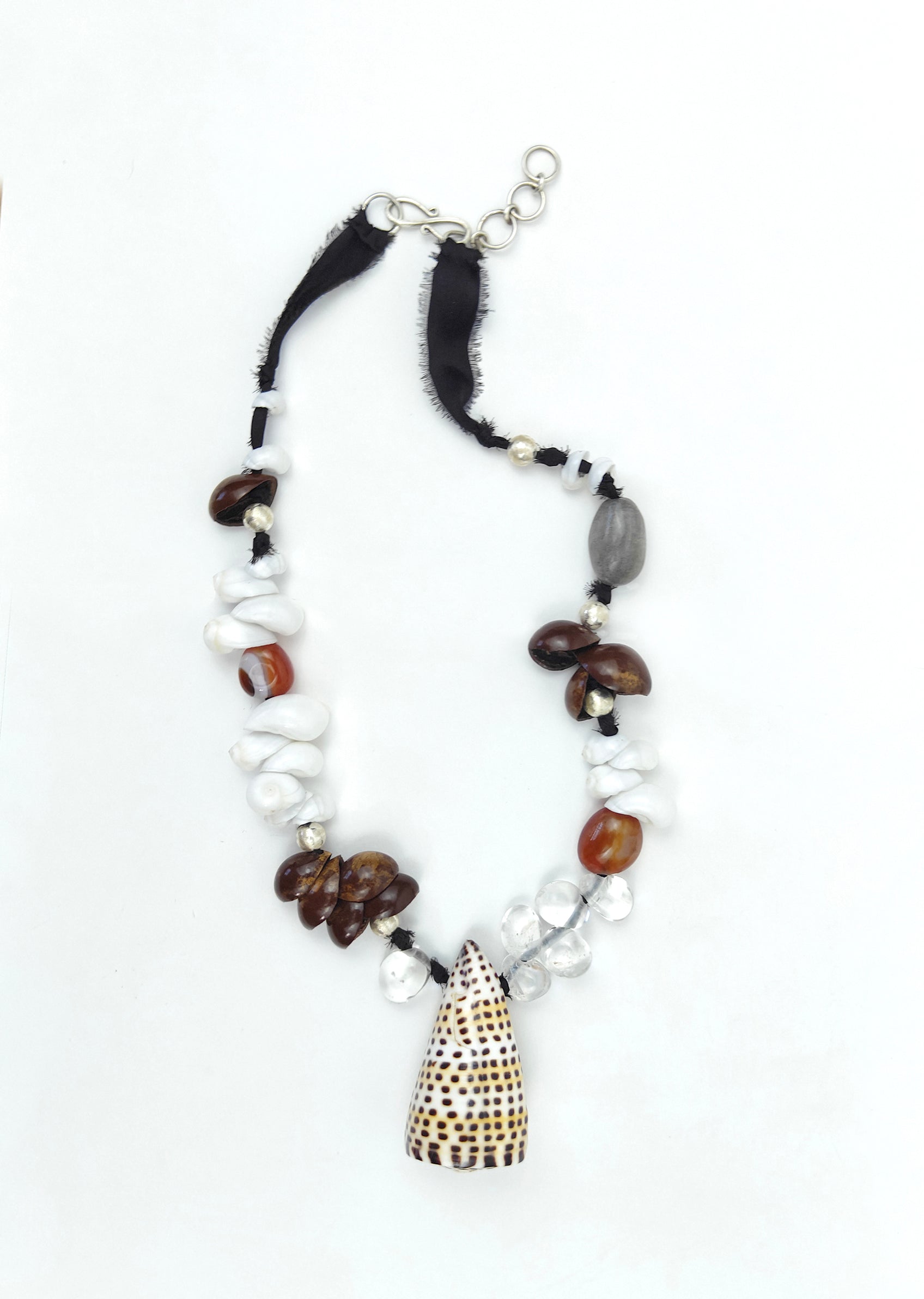 ASSORTED SCULPTURAL SHELL JEWELRY SET