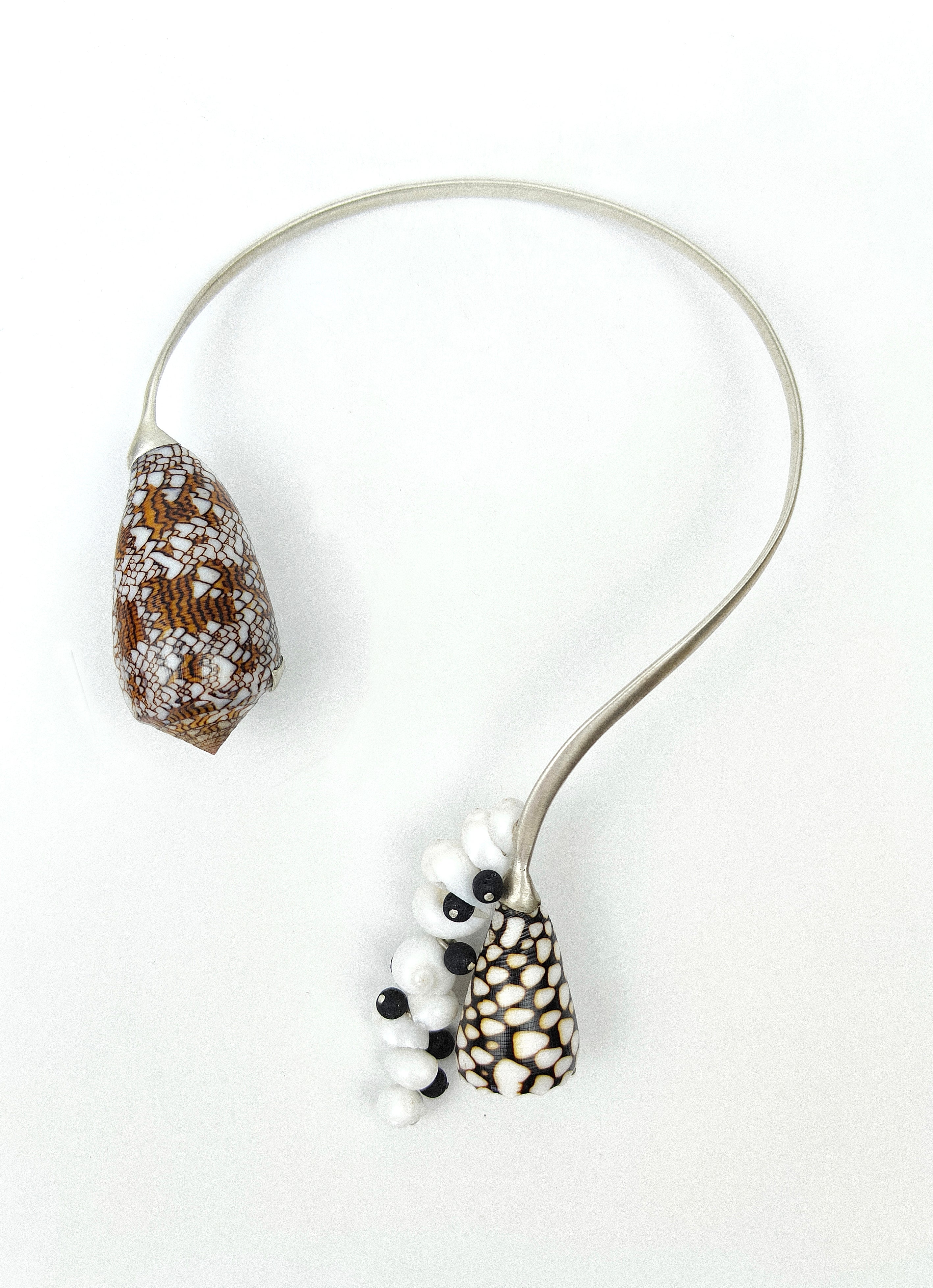 ASSORTED SCULPTURAL SHELL JEWELRY SET