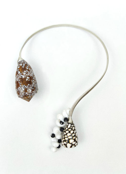 ASSORTED SCULPTURAL SHELL JEWELRY SET