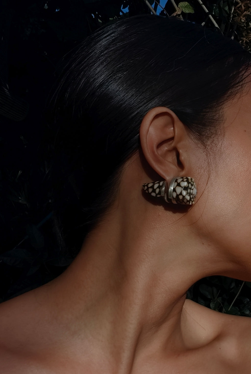 ASSORTED SCULPTURAL SHELL JEWELRY SET
