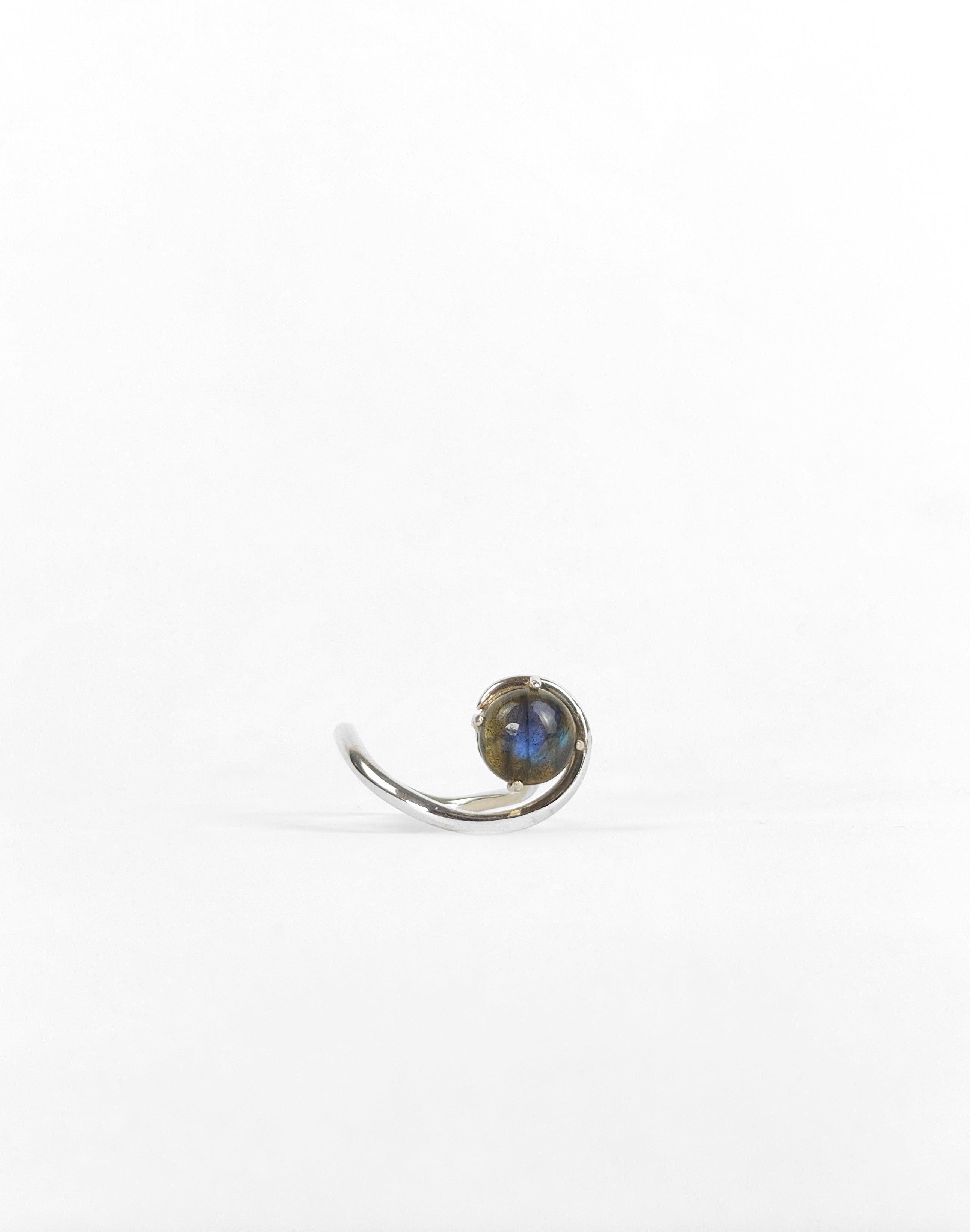 PILIN RING WITH LABRADORITE STONE