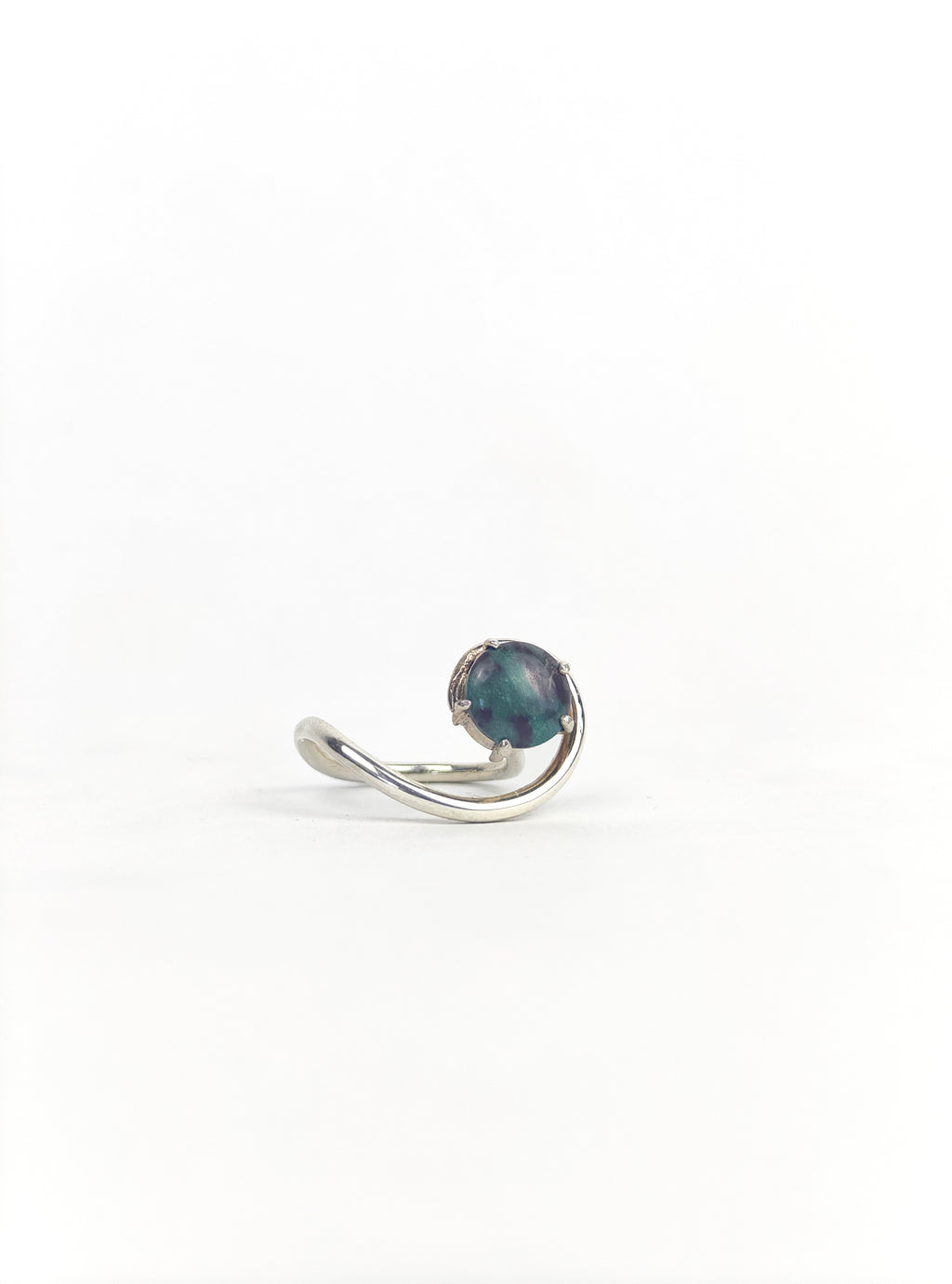 PILIN RING WITH BEACH STONE