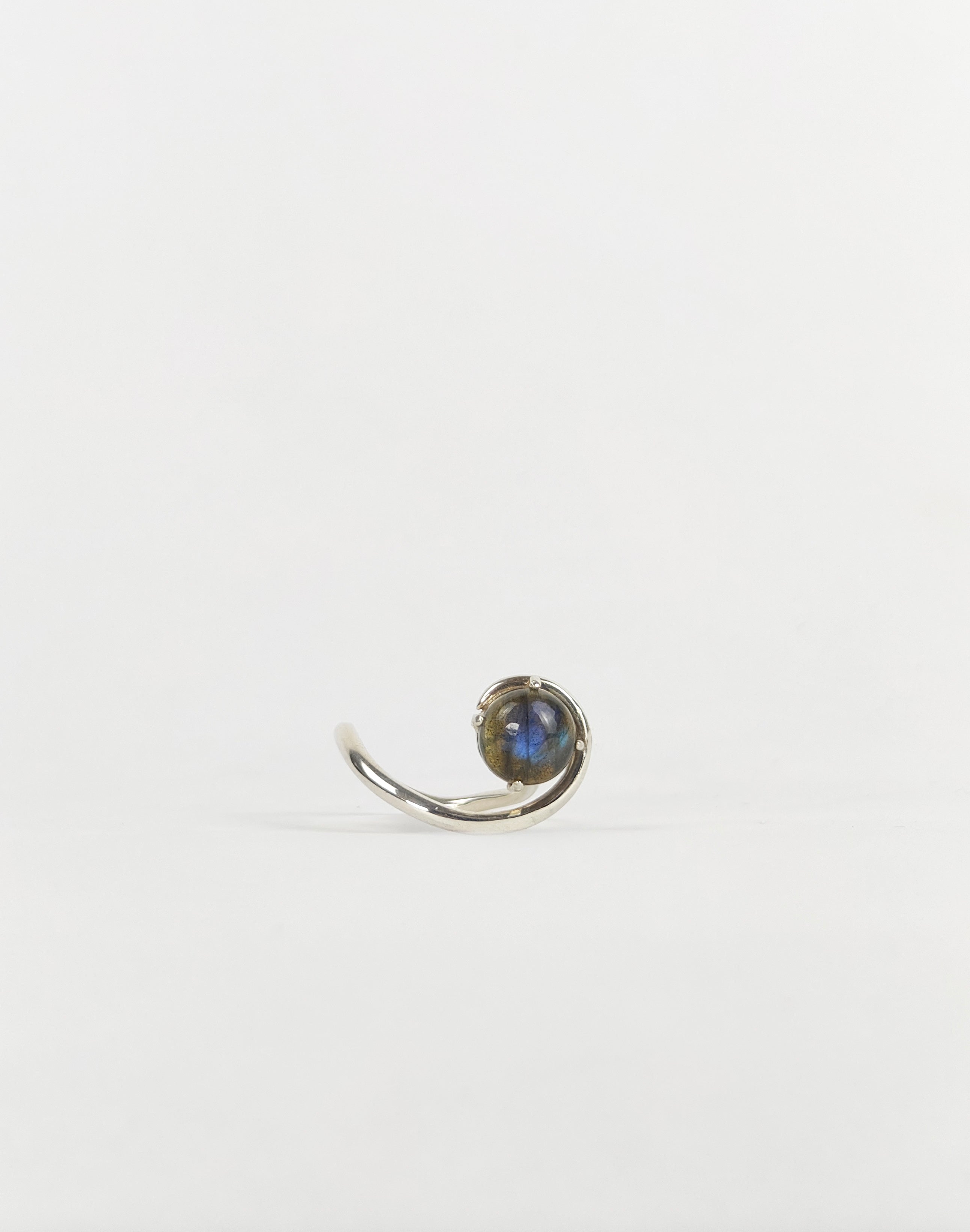 PILIN RING WITH LABRADORITE STONE